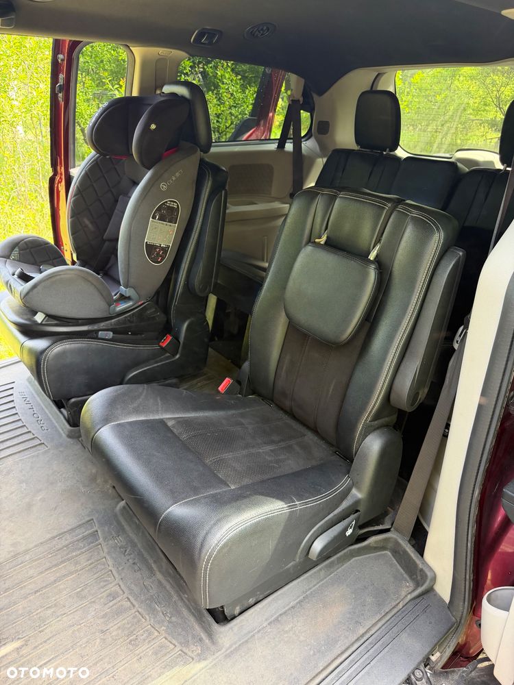 Dodge Grand Caravan - 13