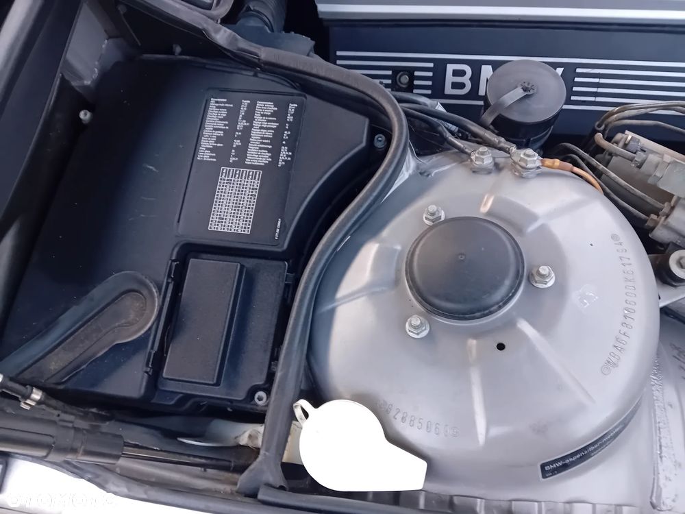 BMW Seria 7 740i V8 - 22