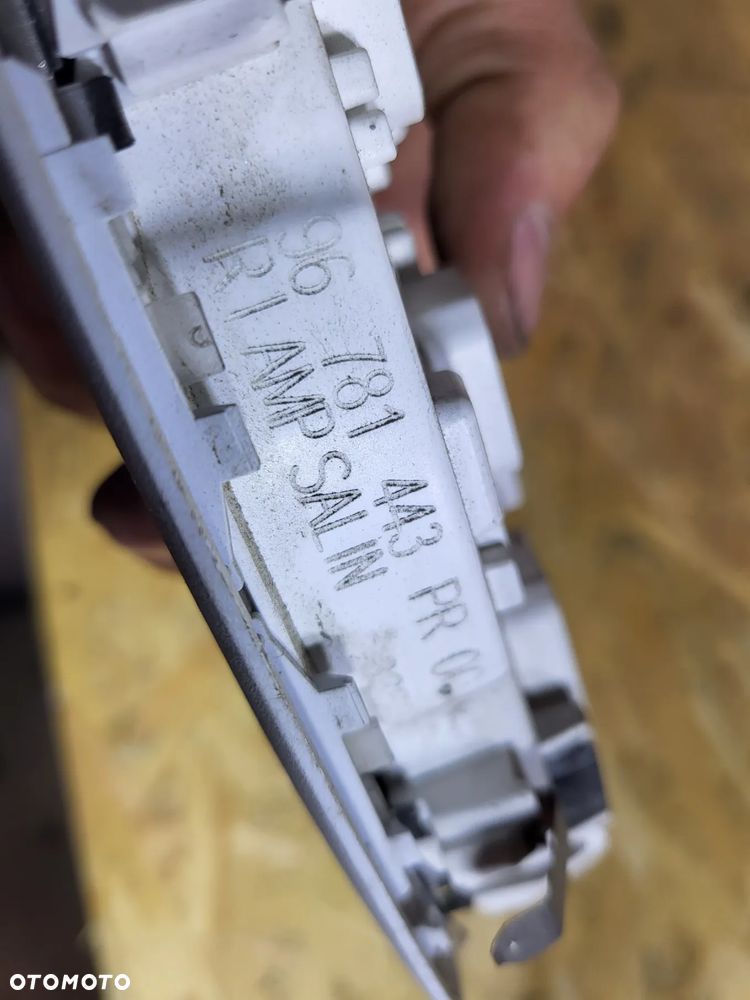 Oświetlenie kabiny lampka Peugeot 2008 - 3