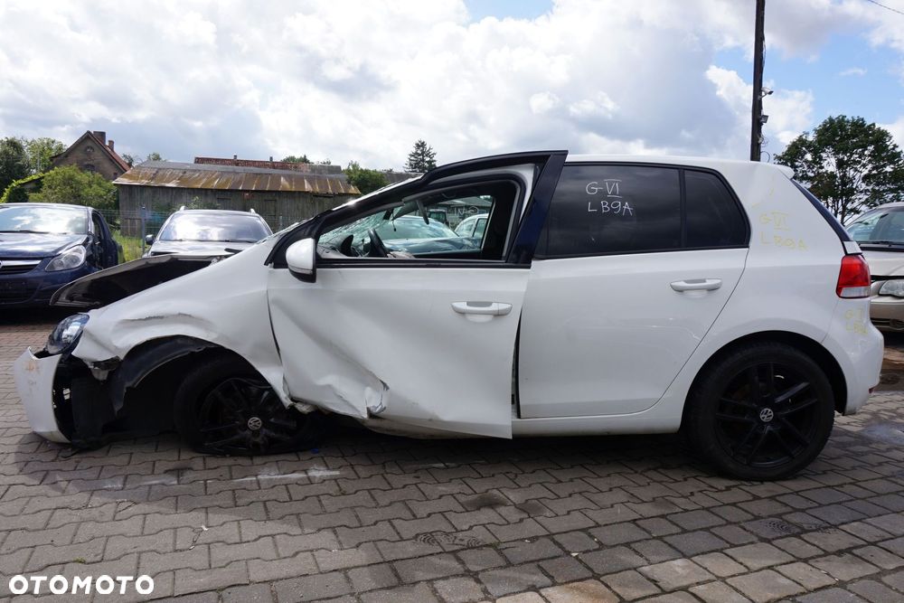 VOLKSWAGEN GOLF VI 5D HB 2011 LB9A 1.6 TDI CAYC 105KM LUB BIAŁY na części - 2