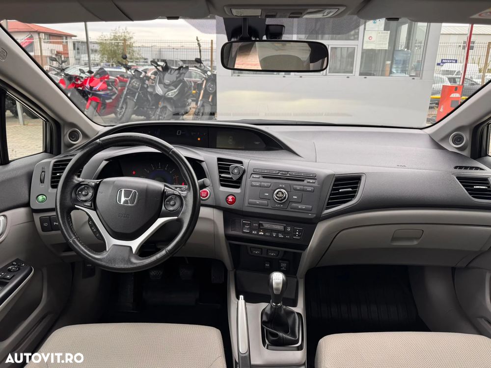 Honda Civic 1.8 MT ES - 11