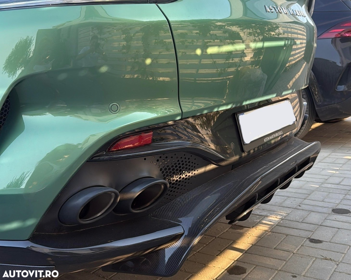 Aston Martin DBX - 5