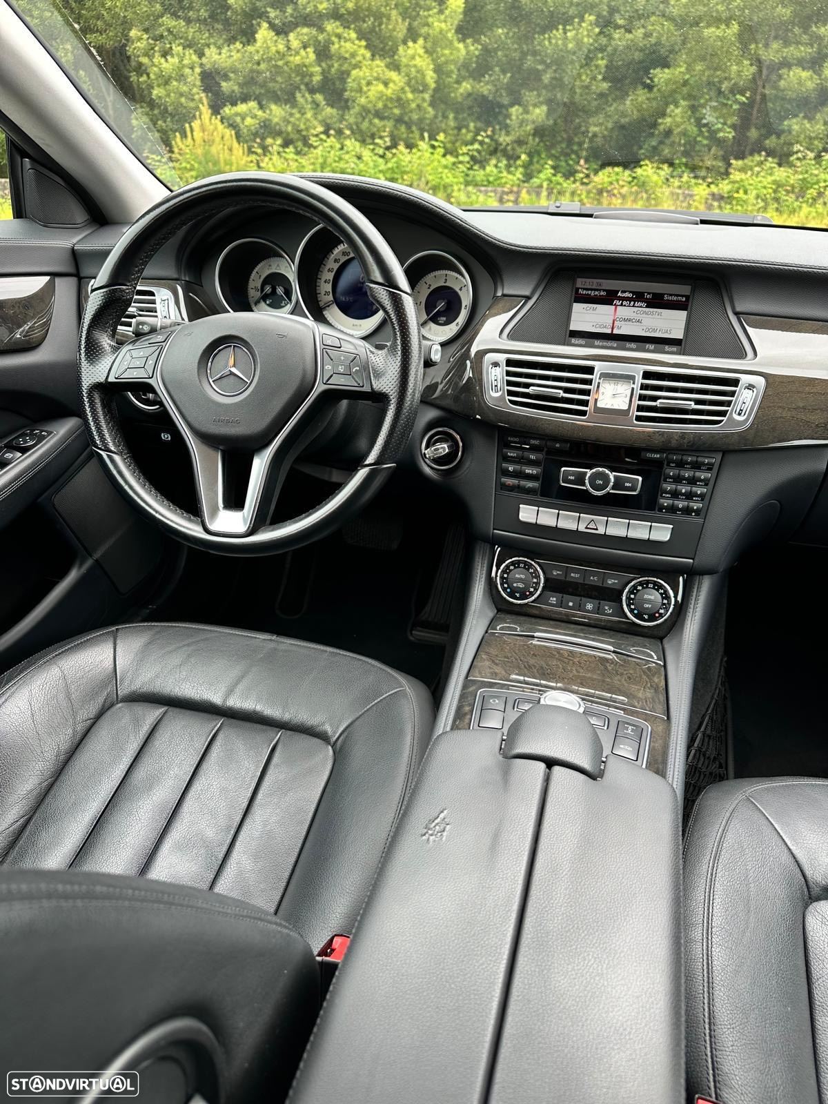 Mercedes-Benz 250 - 12