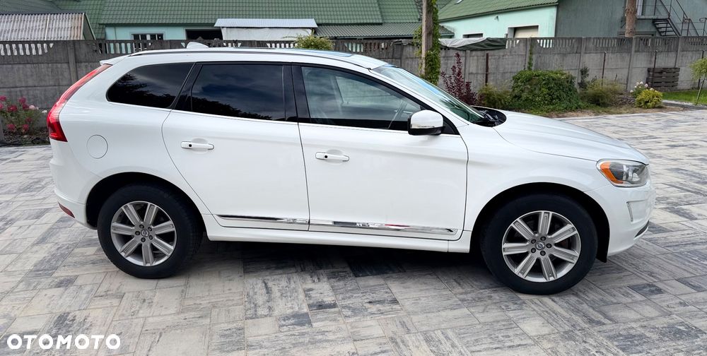 Volvo XC 60 T5 AWD Momentum - 4