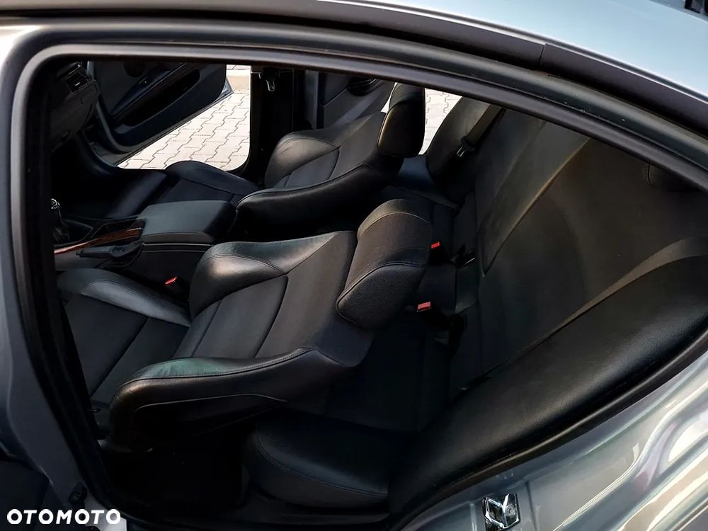 BMW Seria 3 320i - 37