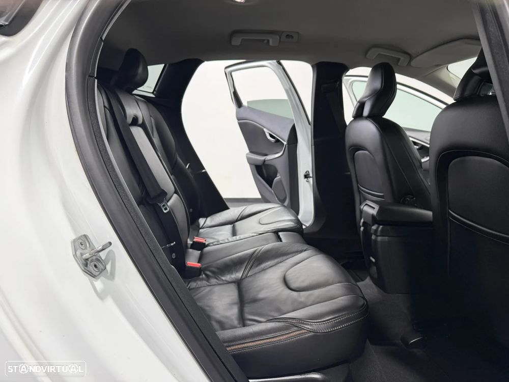 Volvo V40 Cross Country D2 Momentum - 37