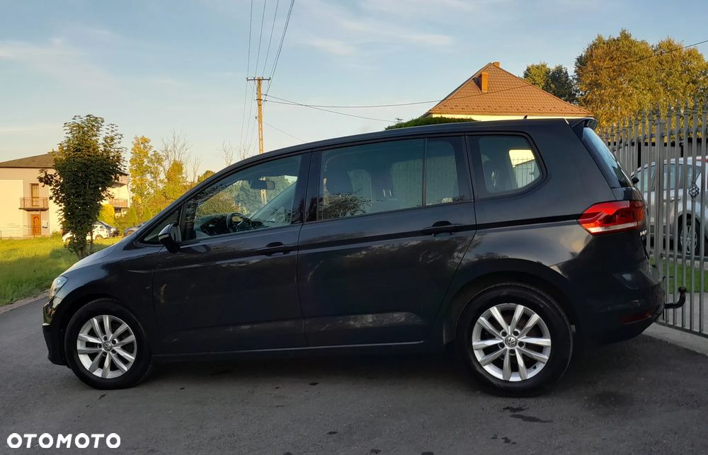 Volkswagen Touran - 16