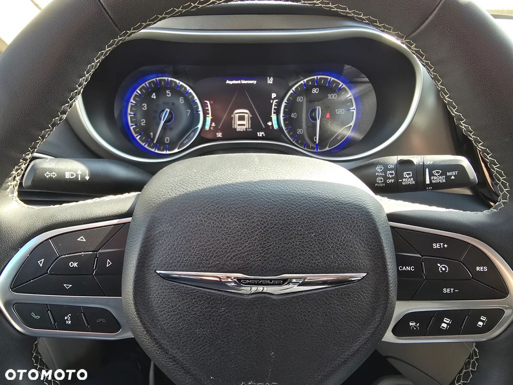 Chrysler Pacifica - 28