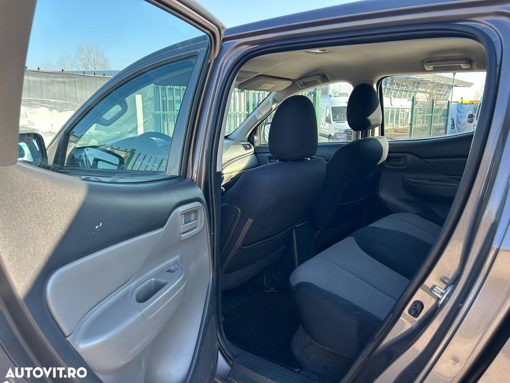 Mitsubishi L200 Double Cab 2.4 DI-D M/T Intense - 20