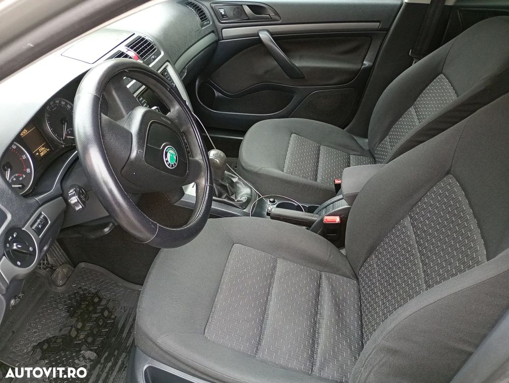 Skoda Octavia 1.6 MPI Ambiente - 12