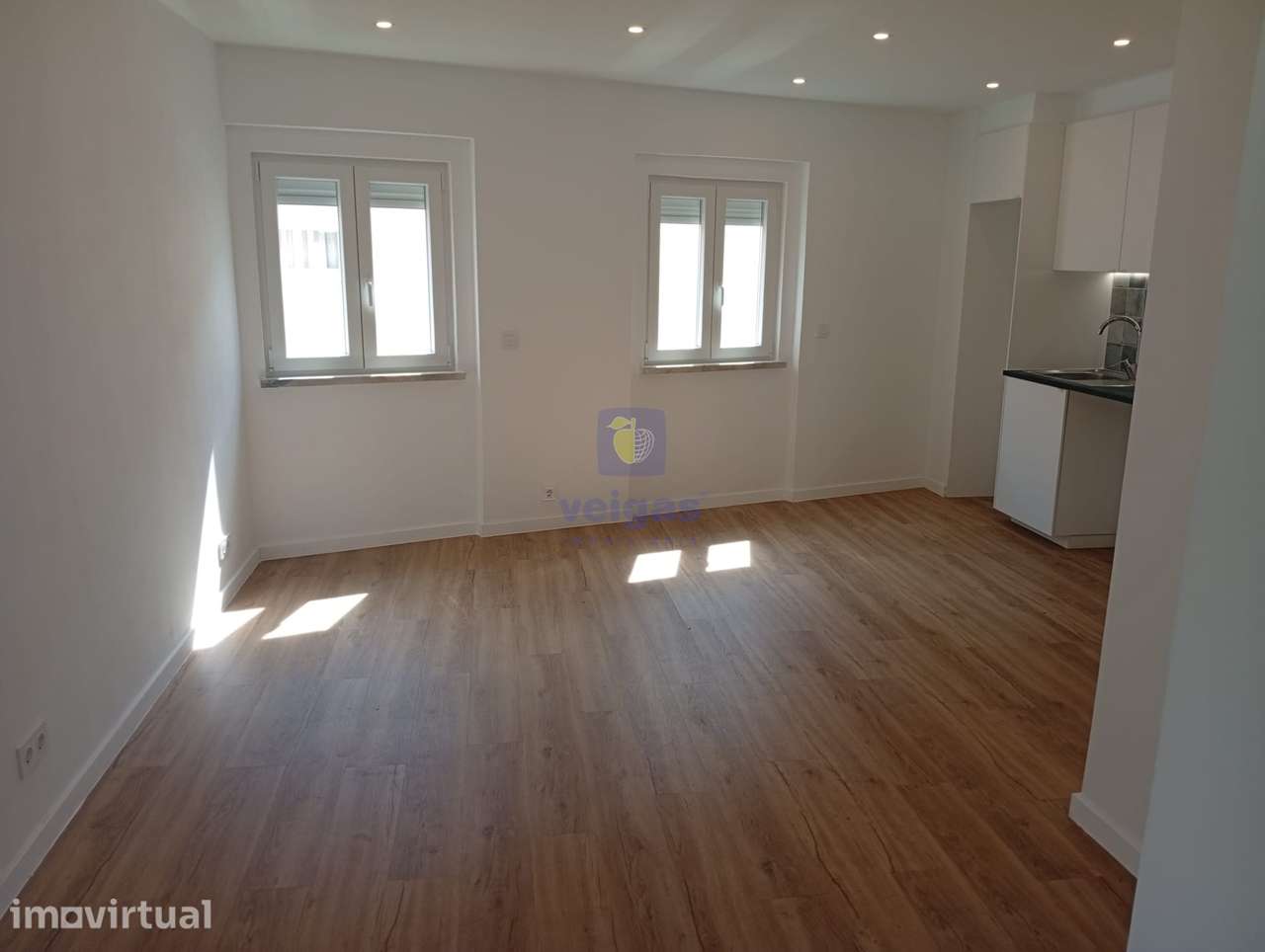 Apartamento T2 Renovado no Forte da Casa - Grande imagem: 3/17