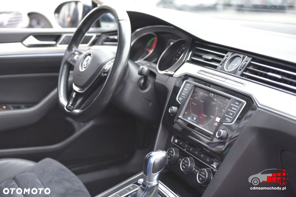 Volkswagen Passat - 25
