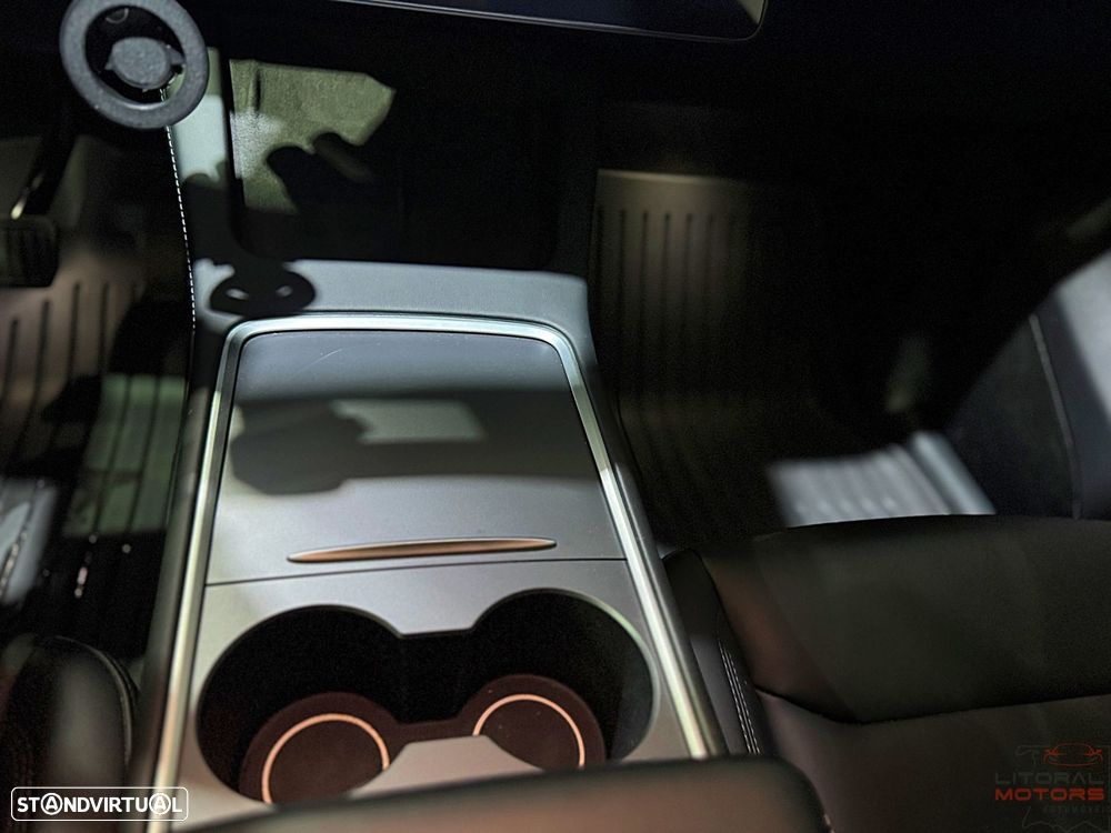 Tesla Model Y Long Range Dual Motor AWD - 29