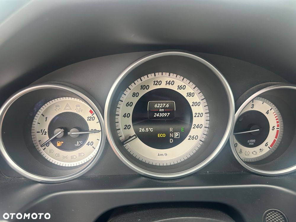 Mercedes-Benz Klasa E 220 BlueTEC 9G-TRONIC Elegance - 11