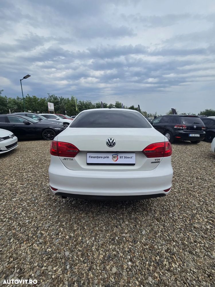 Volkswagen Jetta 1.6 TDI DSG Comfortline - 3