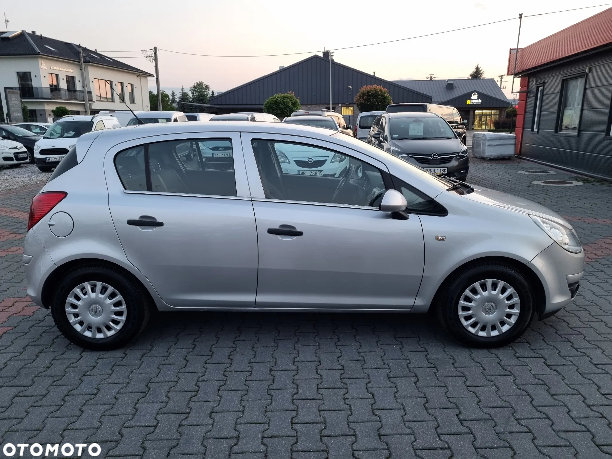 Opel Corsa 1.2 16V Enjoy - 4
