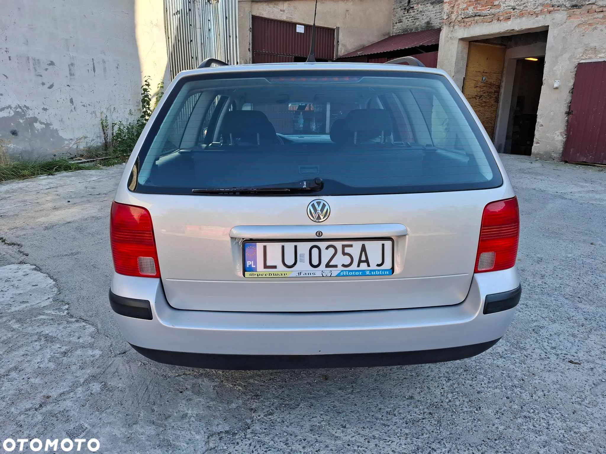 Volkswagen Passat 1.8T - 4
