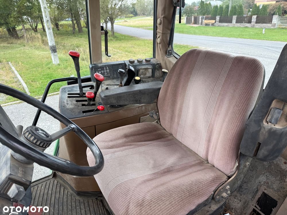 John Deere 6300 / NISKIE MOTOGODZINY / NOWE OPONY / ŁADOWACZ PRZEDNI / DODATKOWY OSPRZĘT / Z FRANCJI / STAN BDB / / / - 24