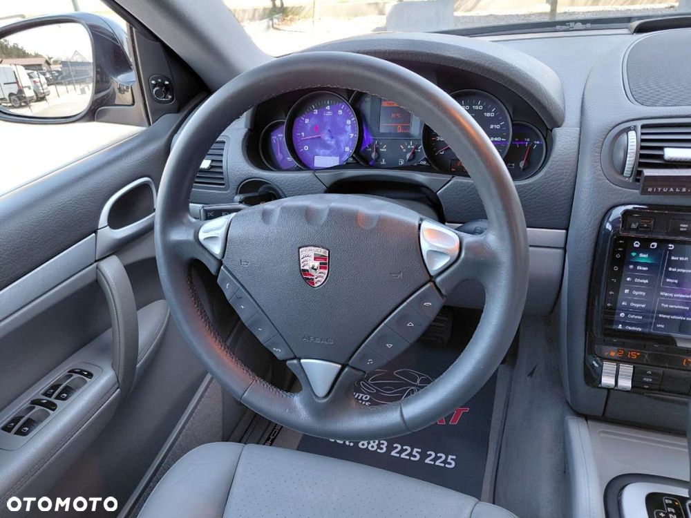 Porsche Cayenne - 21