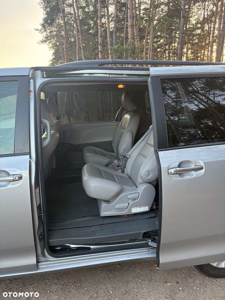 Toyota Sienna 3.5 V6 SE - 13