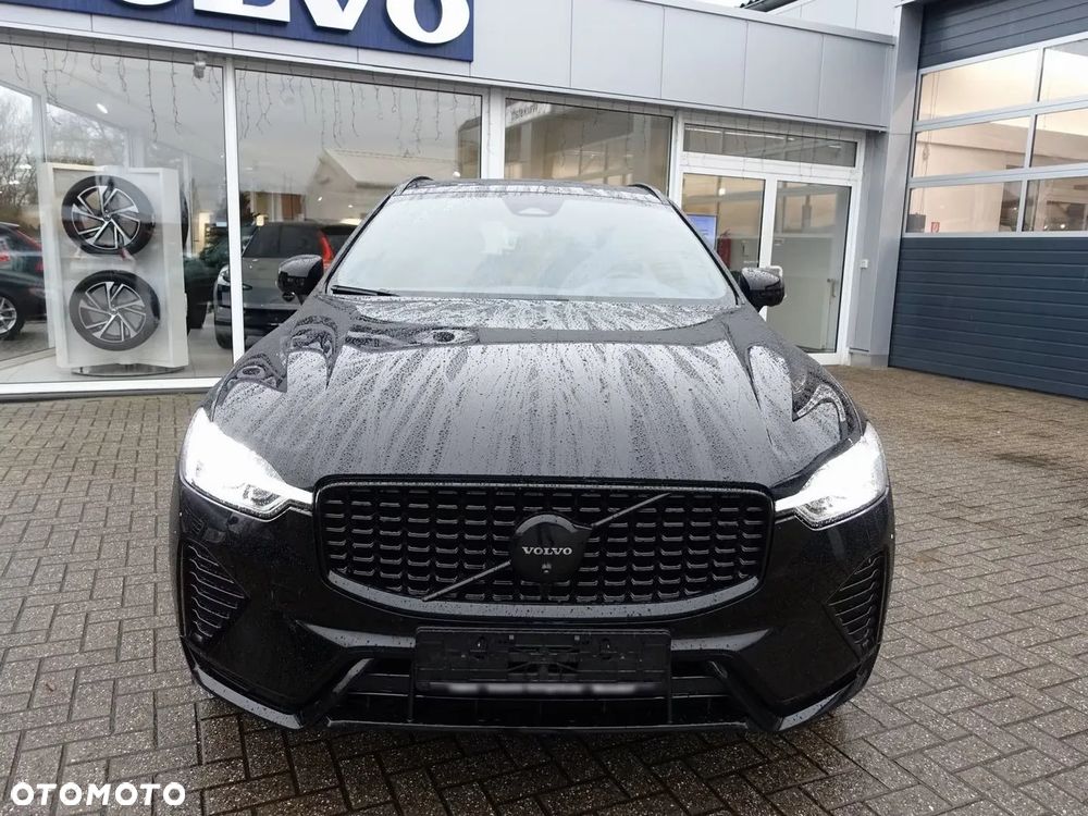 Volvo XC 60 B5 B AWD Plus Black Edition - 4