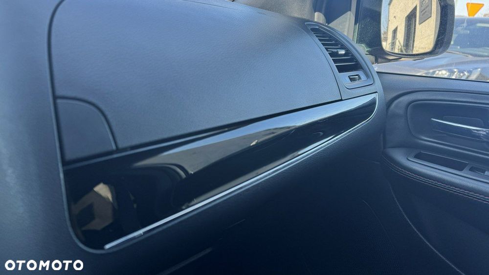 Dodge Grand Caravan - 11