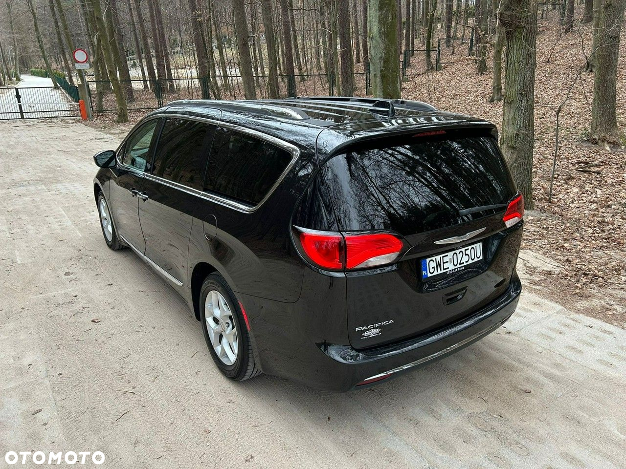 Chrysler Pacifica - 12