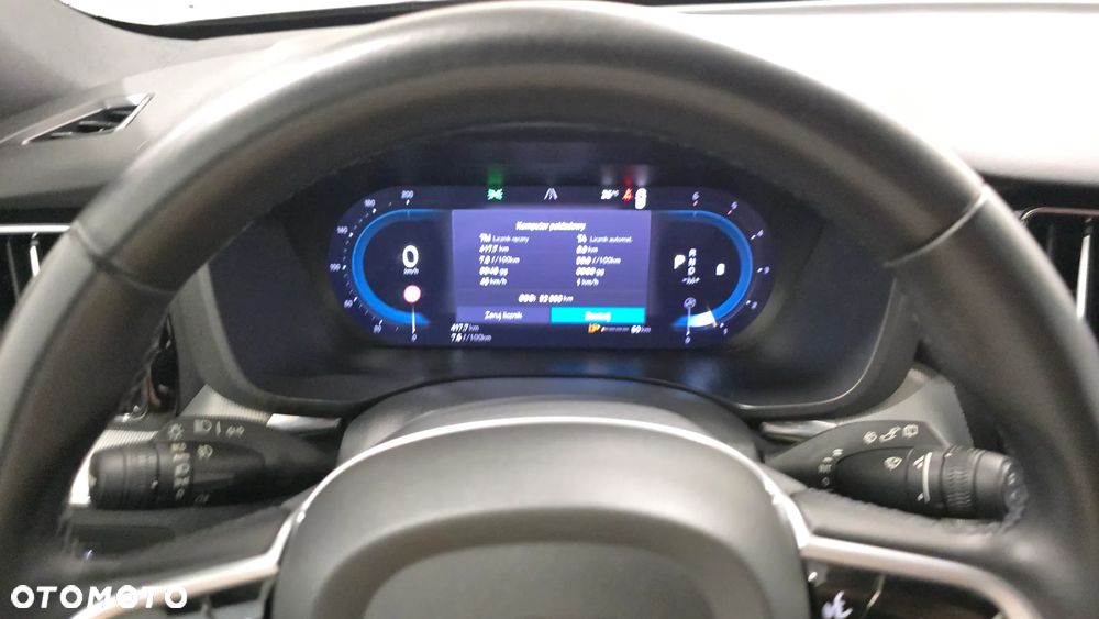 Volvo XC 60 B4 D Plus Dark - 26