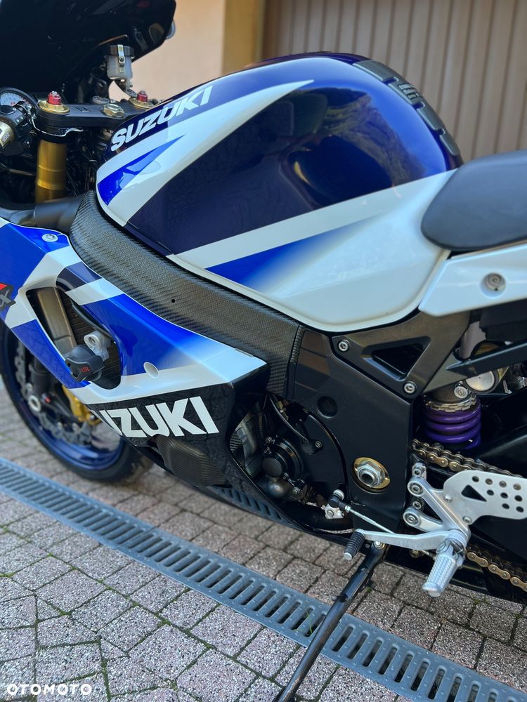 Suzuki GSX-R - 25