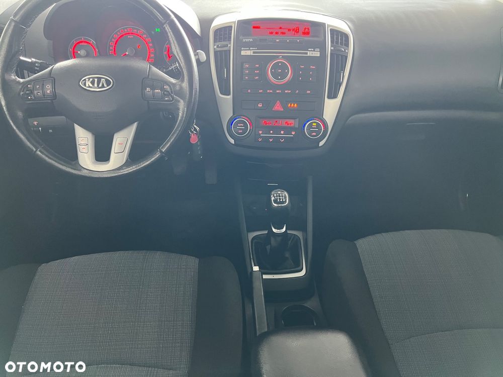 Kia Ceed - 16