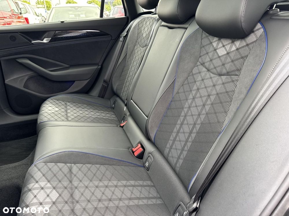 Volkswagen Passat - 18
