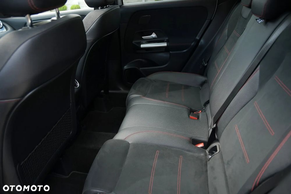 Mercedes-Benz GLA 250 4-Matic AMG Line - 17