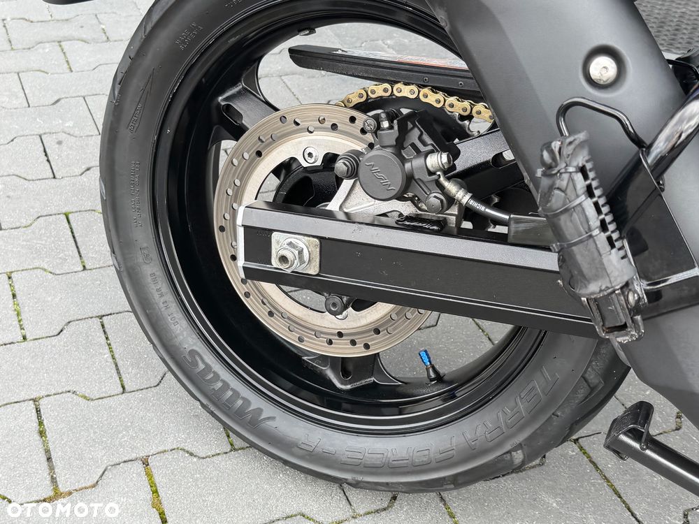 Suzuki V-STROM - 12