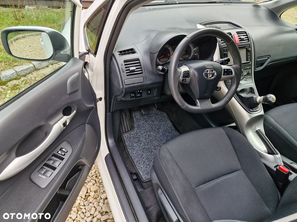Toyota Auris 1.6 Prestige - 18