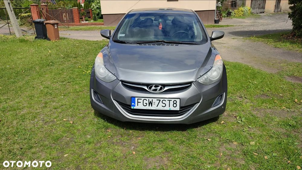 Hyundai Elantra - 1