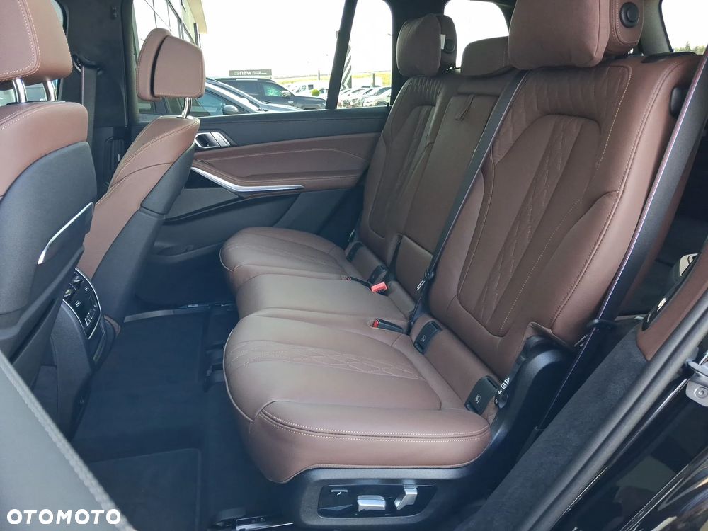 BMW X7 xDrive40d mHEV Individual Edition sport - 18