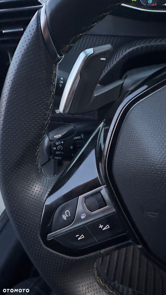 Peugeot 208 1.2 PureTech GT S&S EAT8 - 11