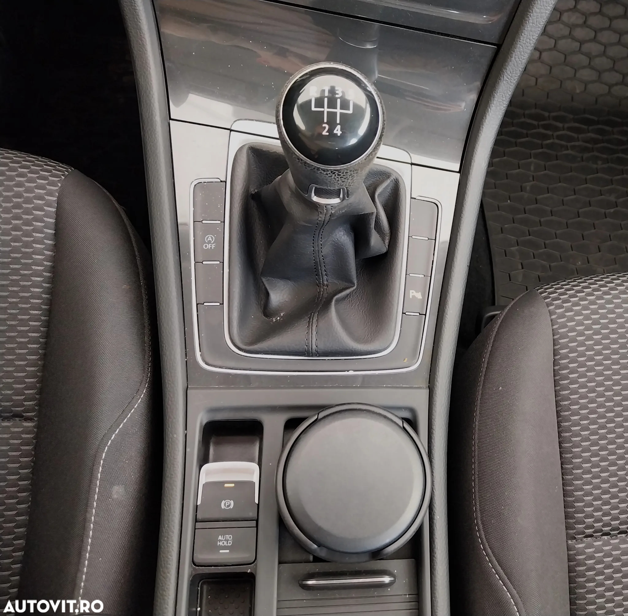 Volkswagen Golf 1.6 TDI Trendline - 12
