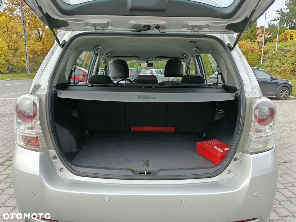 Toyota Verso 2.0 D-4D Premium - 19