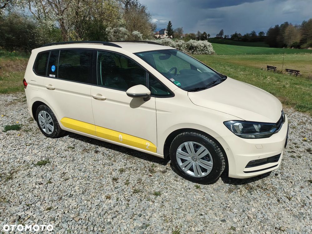 Volkswagen Touran - 1
