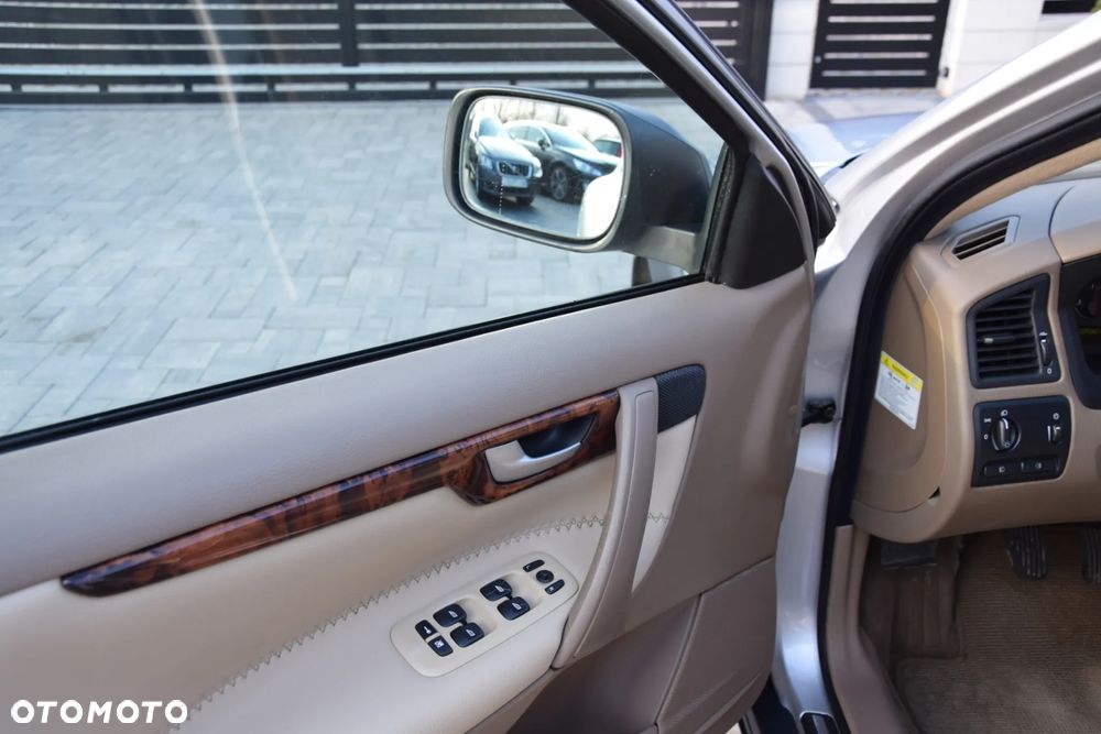 Volvo V70 2.5T AWD Summum - 23