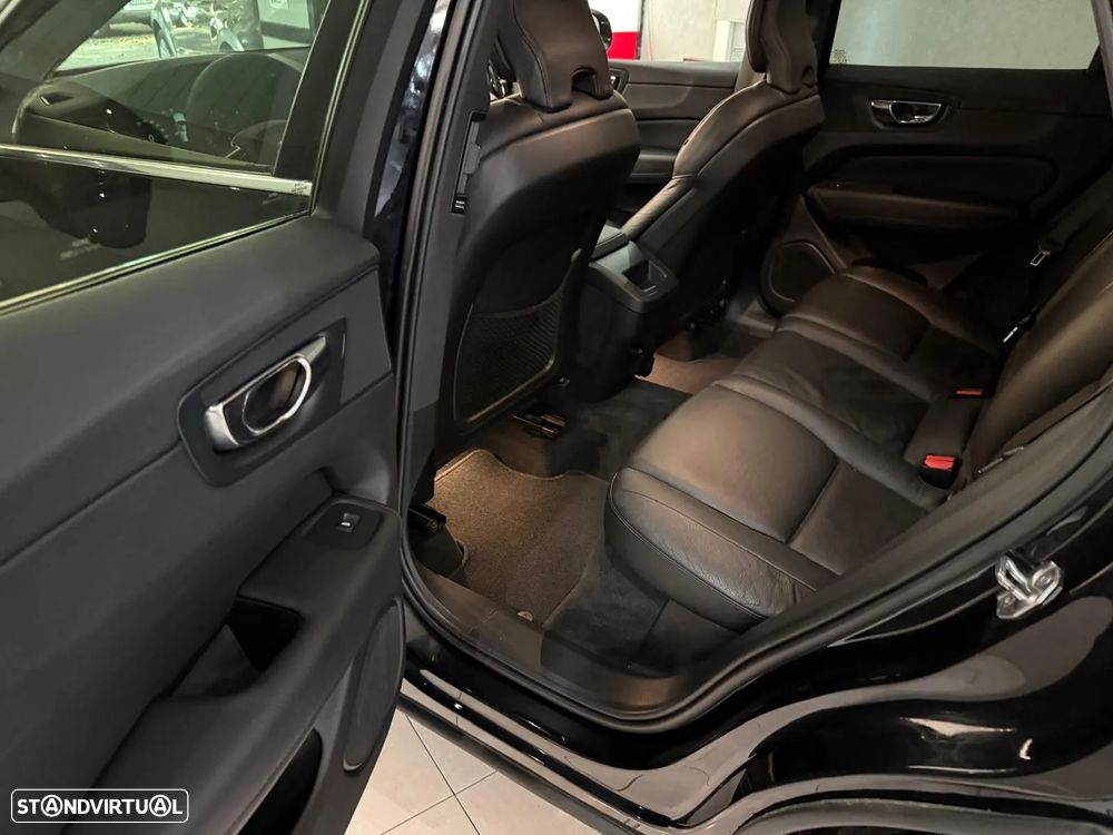 Volvo XC 60 2.0 D4 Inscription AWD Geartronic - 32