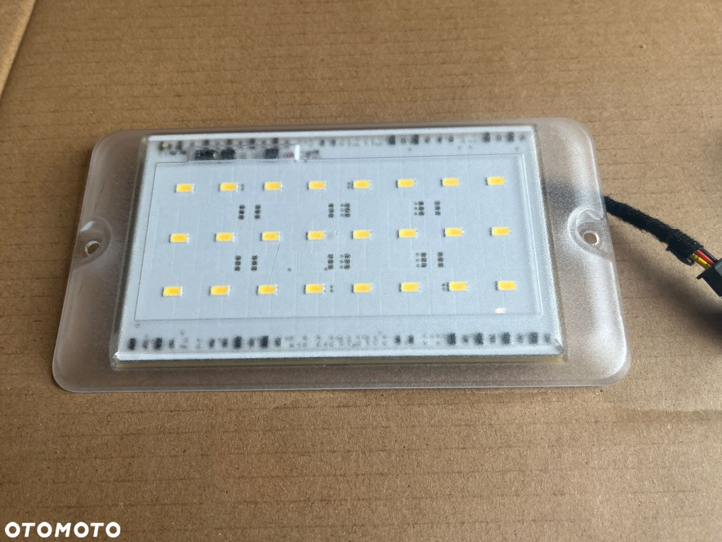 LAMPKA PODSUFITKI OŚWIETLENIE KABINY LED BMW 3 G21, 22r, RESOLUX 140 - 3