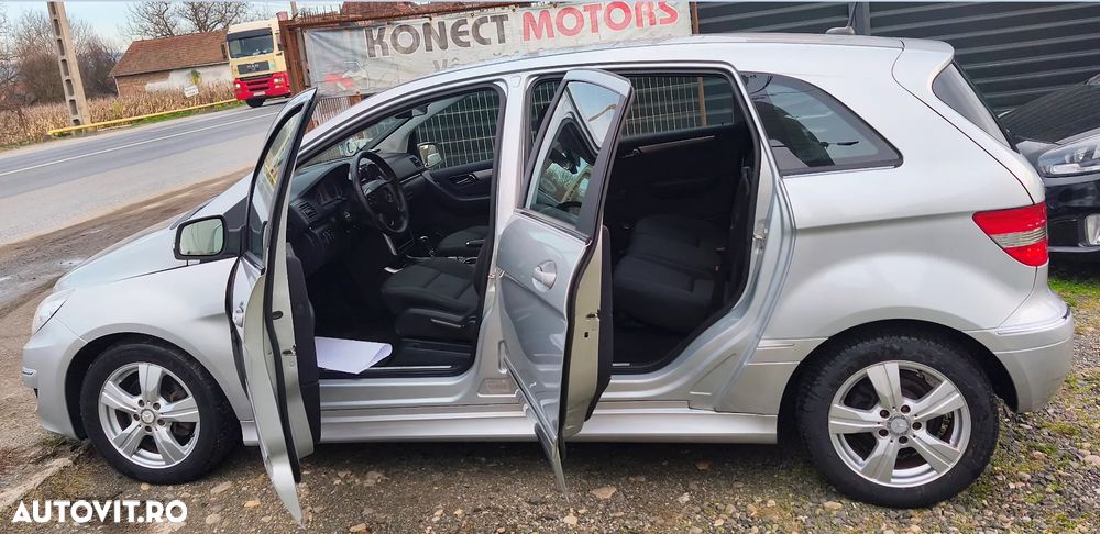 Mercedes-Benz B - 11