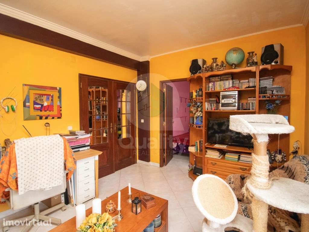 Aconchegante T1+1 com arrecadação na Quinta do Conde - Grande imagem: 5/25