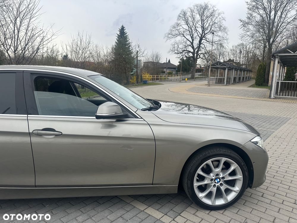 BMW Seria 3 320d Luxury Line - 13