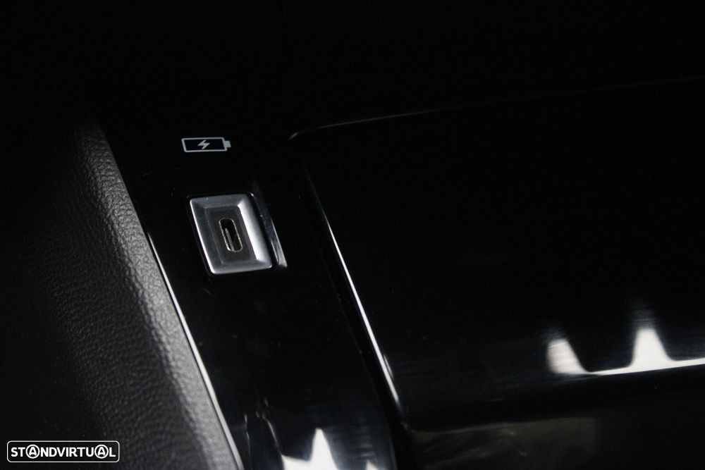 Peugeot e-2008 50 kWh GT - 24