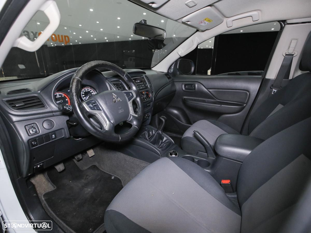 Mitsubishi L200 2.4 DI-D CLUB CAB INVITE 3L 4WD - 6