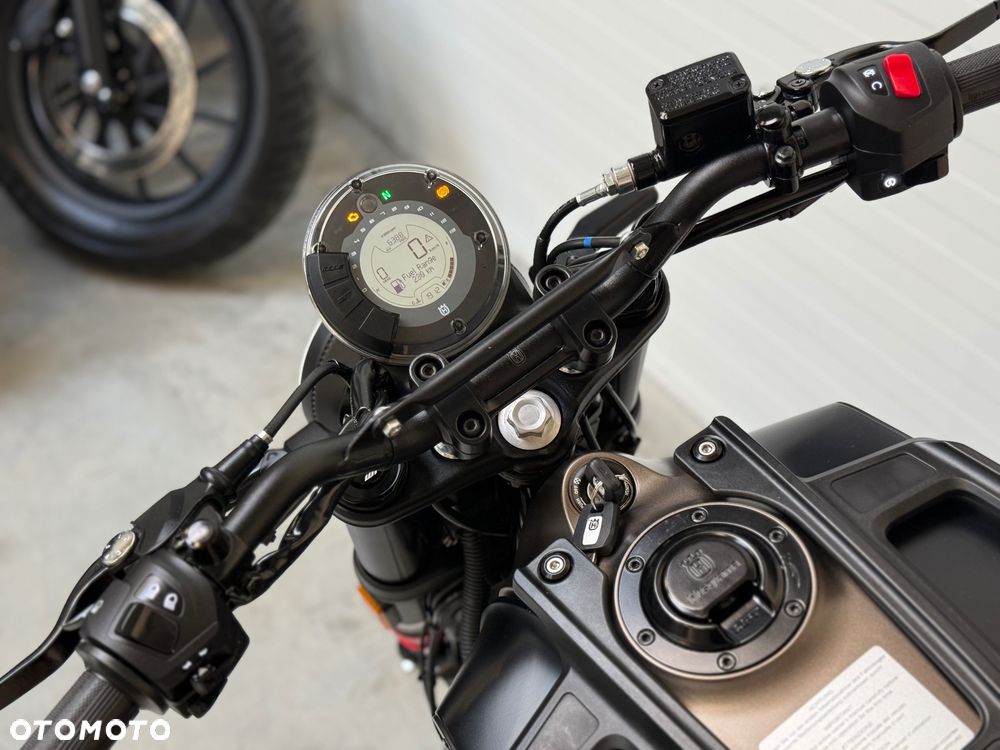 Husqvarna Svartpilen - 29