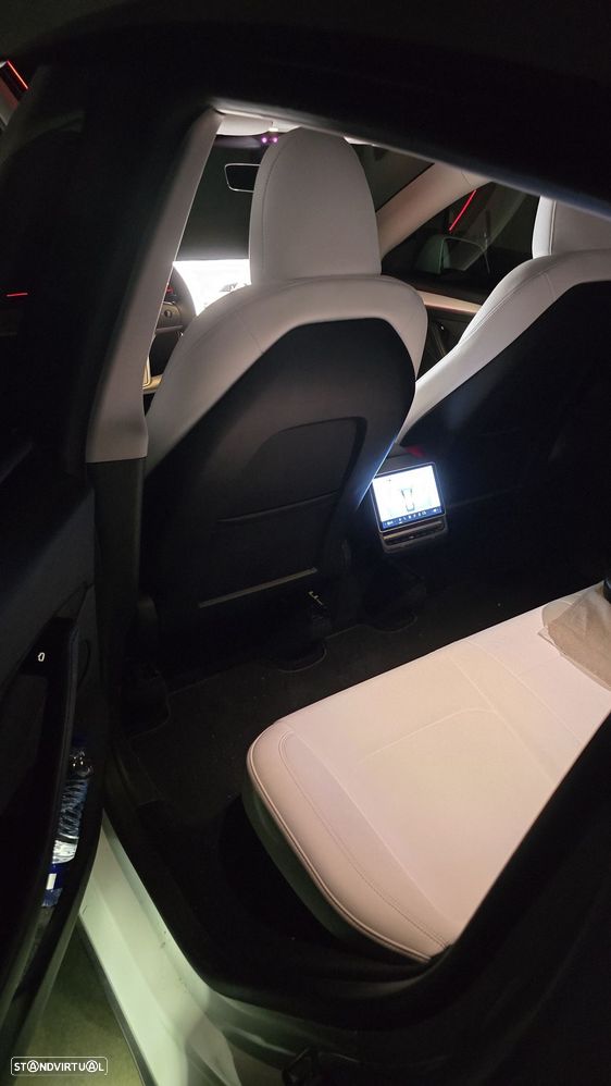 Tesla Model Y Performance Dual Motor AWD - 17
